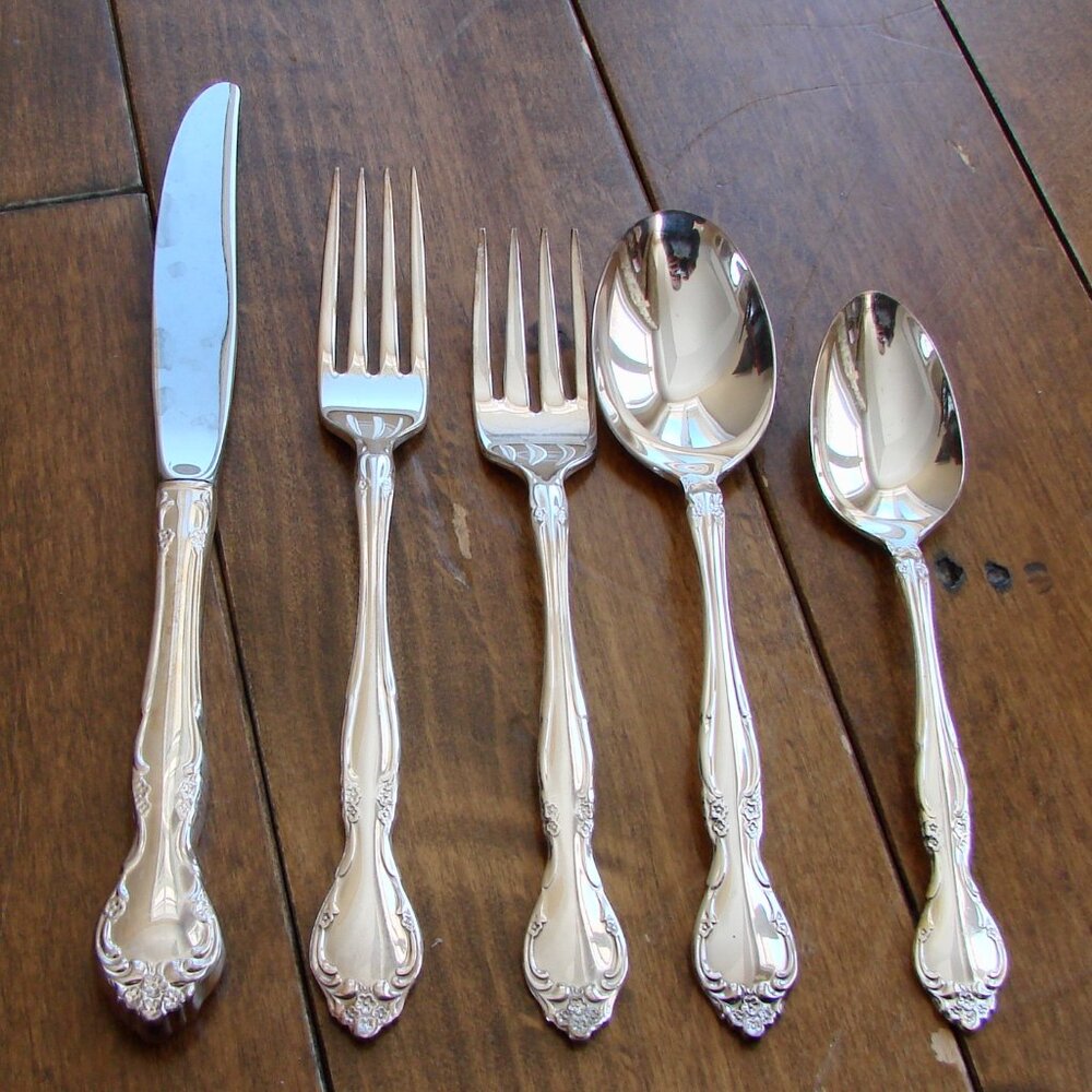 ONEIDA Silverplated Flatware Cutlery Affection 40 Piece 8 Settings NEW IN BOX